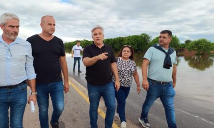 Llaryora recorrió la localidad de La Para, afectada por el temporal