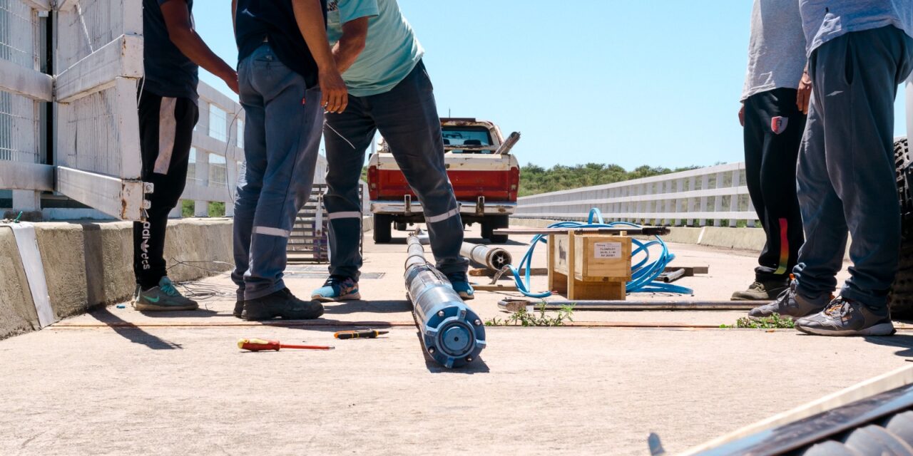Achiras: instalaron una bomba sumergible en la presa