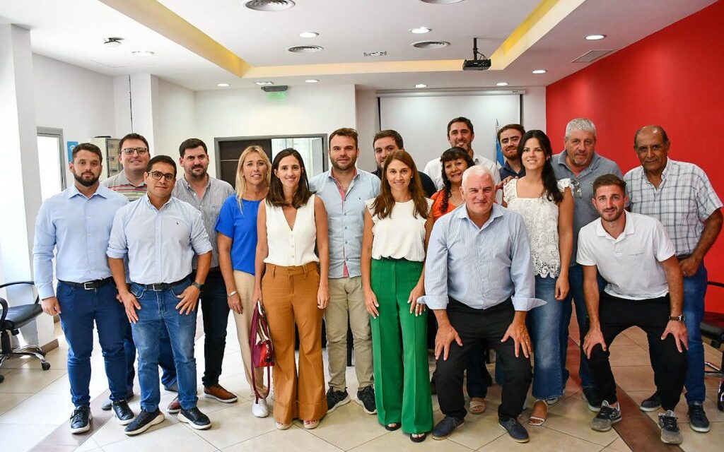 La ministra Victoria Flores se reunió con la Comunidad Regional Roque Sáenz Peña