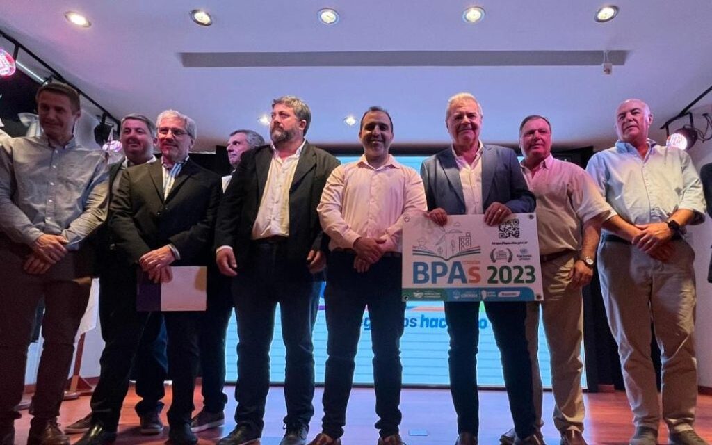 Deheza: Busso entregó fondos para sistematizar una cuenca productiva rural