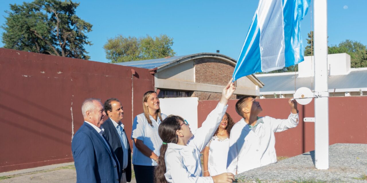 Río Cuarto: Llamosas encabezó el acto de inicio del ciclo lectivo 2024 en la Escuela Mariano Moreno