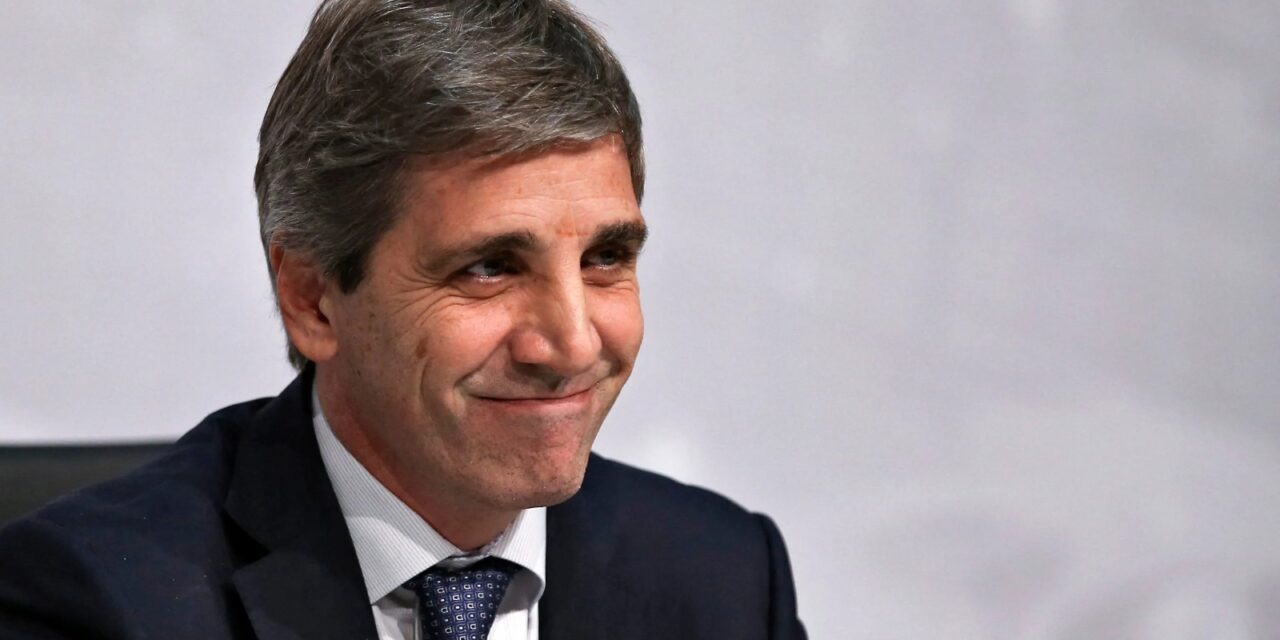 Caputo dijo que ya se ve «la recuperación económica» y que no tendrá sobresaltos el dólar