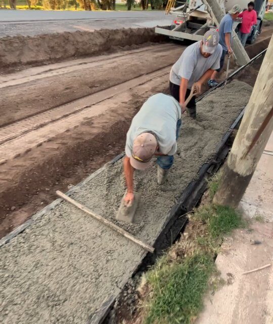 Avanza la obra de cordón cuneta en Berrotarán