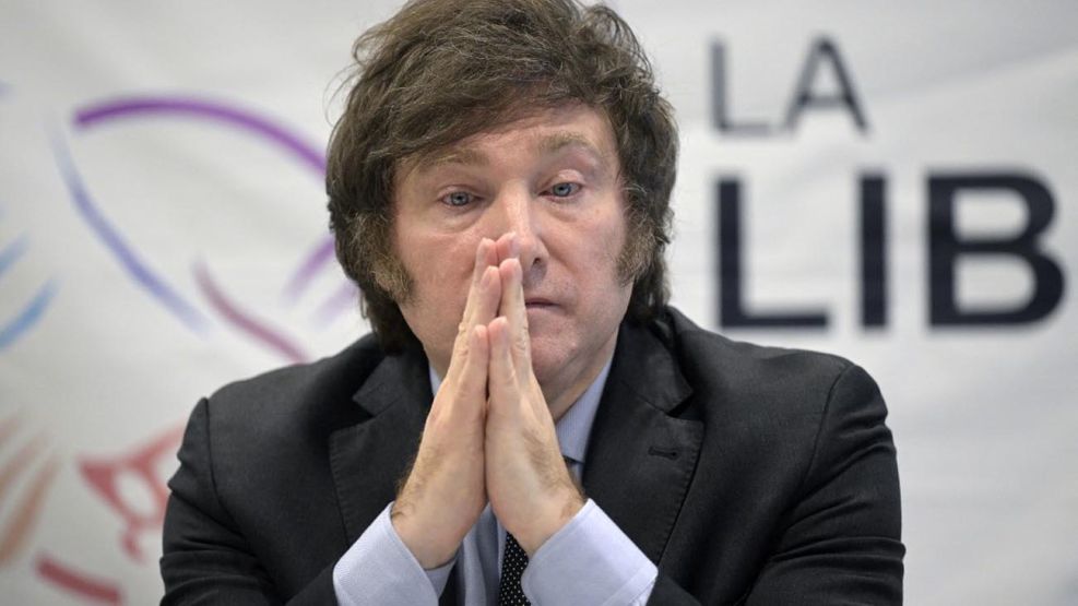 Tras aumentarse el sueldo y quedar en evidencia, Milei despidió a su secretario de Trabajo, Omar Yasín