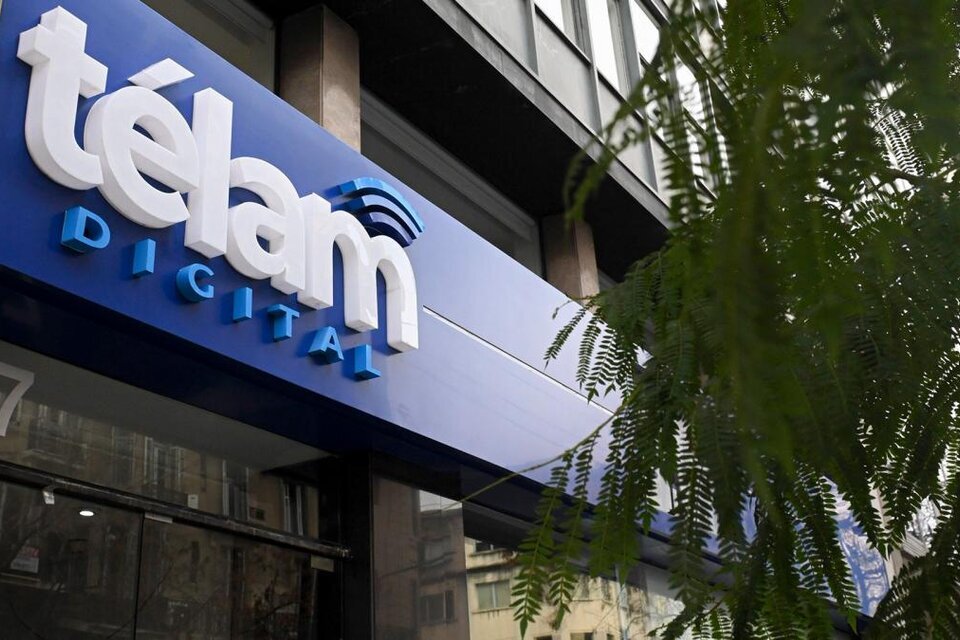 El gobierno avanza con el cierre de Télam: vallaron la redacción y deshabilitaron la página web