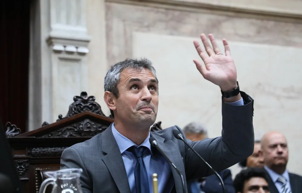 Ante la ola de críticas, ahora el Gobierno quiere retrotraer el aumento a los legisladores
