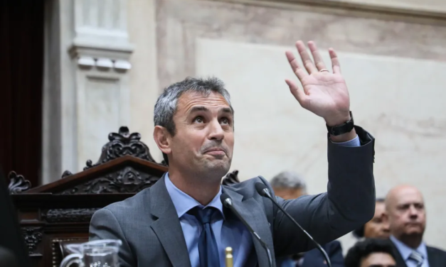 Ante la ola de críticas, ahora el Gobierno quiere retrotraer el aumento a los legisladores