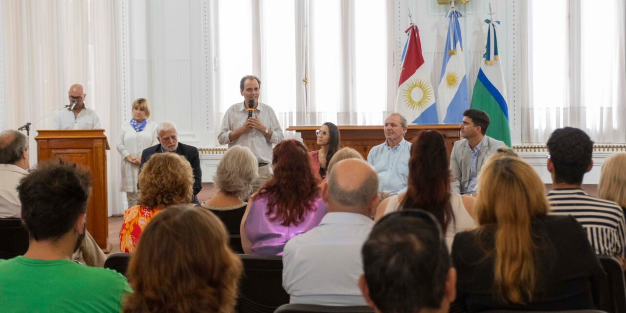 Río Cuarto: Se firmaron otras 15 escrituras y son más de 2 mil las entregadas por Llamosas