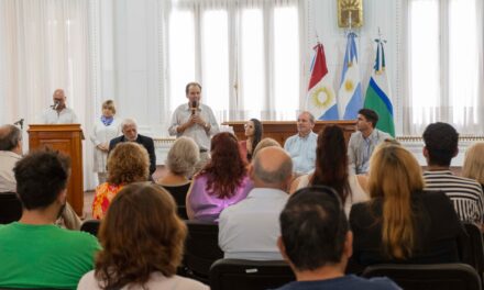 Río Cuarto: Se firmaron otras 15 escrituras y son más de 2 mil las entregadas por Llamosas