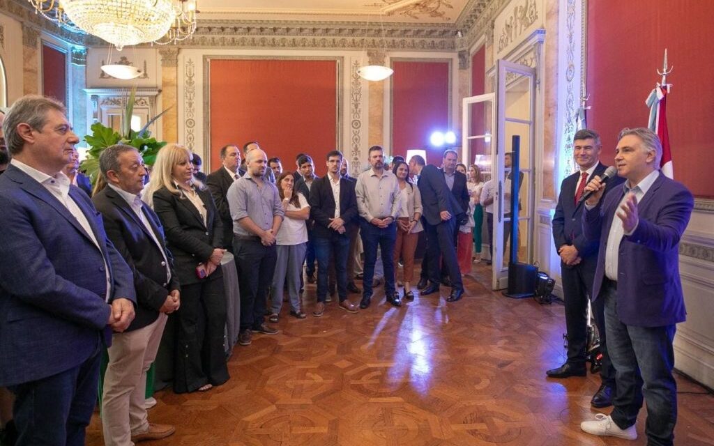 Con la presencia del Gobernador, inició en Córdoba el encuentro federal de intendentes