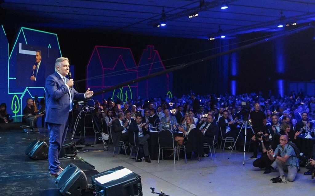 Llaryora participó de la Noche de los Intendentes 2024