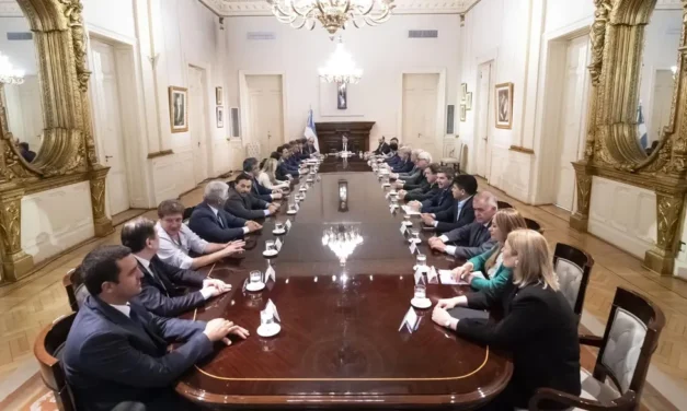 Milei enviará al Congreso una nueva ley Bases y busca el apoyo de los gobernadores con Ganancias