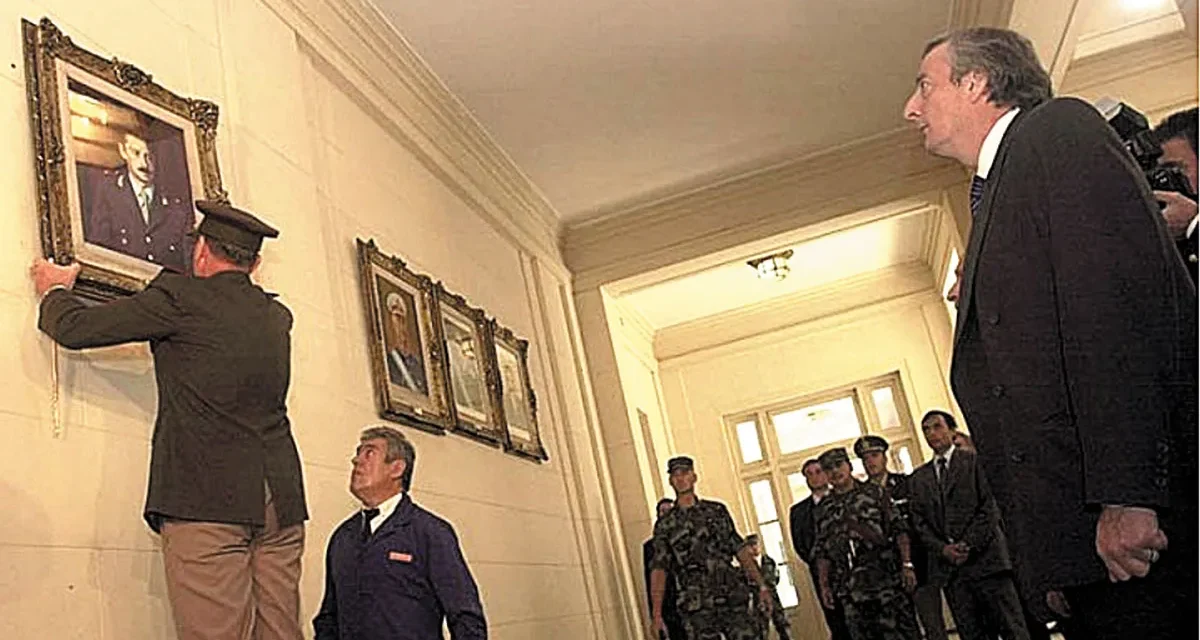 “Proceda”: se cumplen 20 años del día en que Néstor Kirchner hizo descolgar el cuadro de Videla