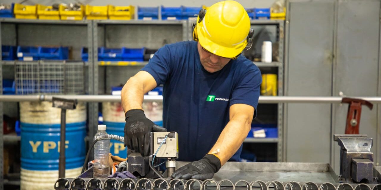 La industria Pyme sufrió una caída acumulada del 9,8% en diciembre de 2024