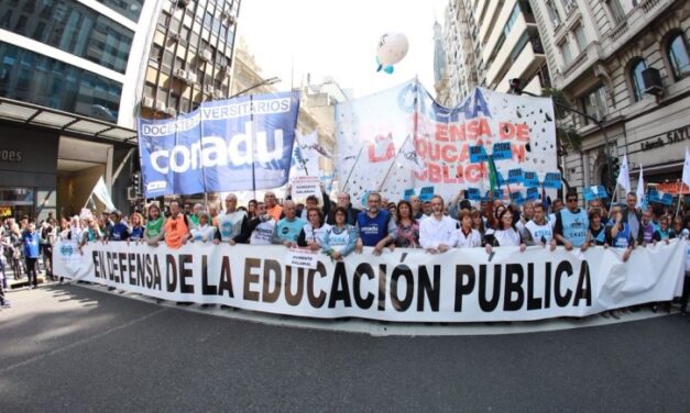 Los docentes universitarios ratificaron el paro y convocaron a una gran marcha federal