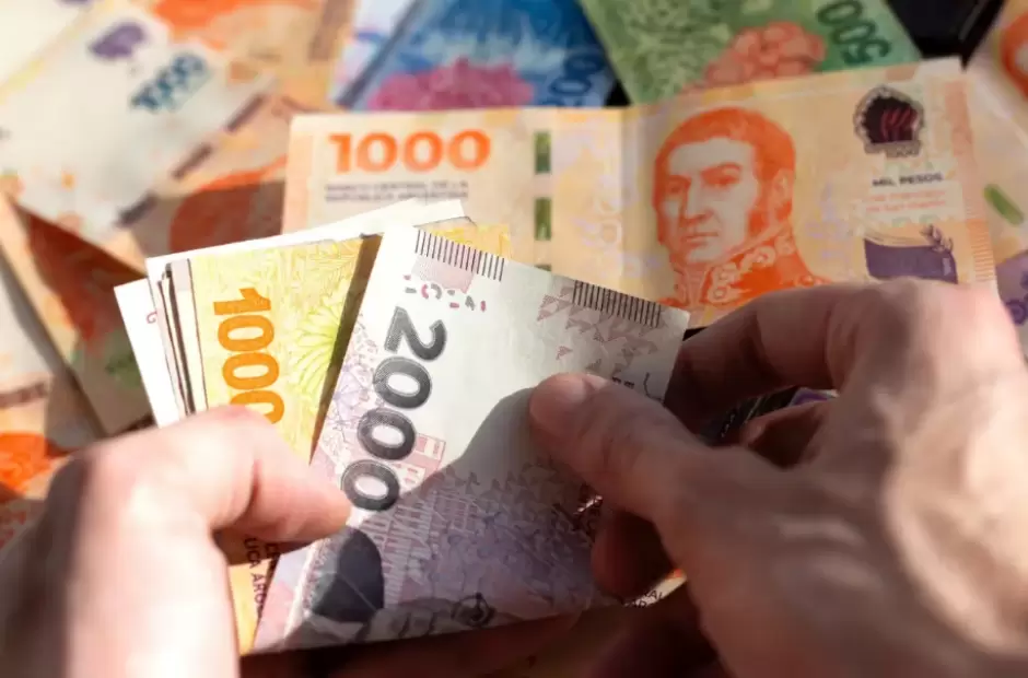 Devaluación y crisis: Argentina registra uno de los salarios mínimos más bajos de América Latina