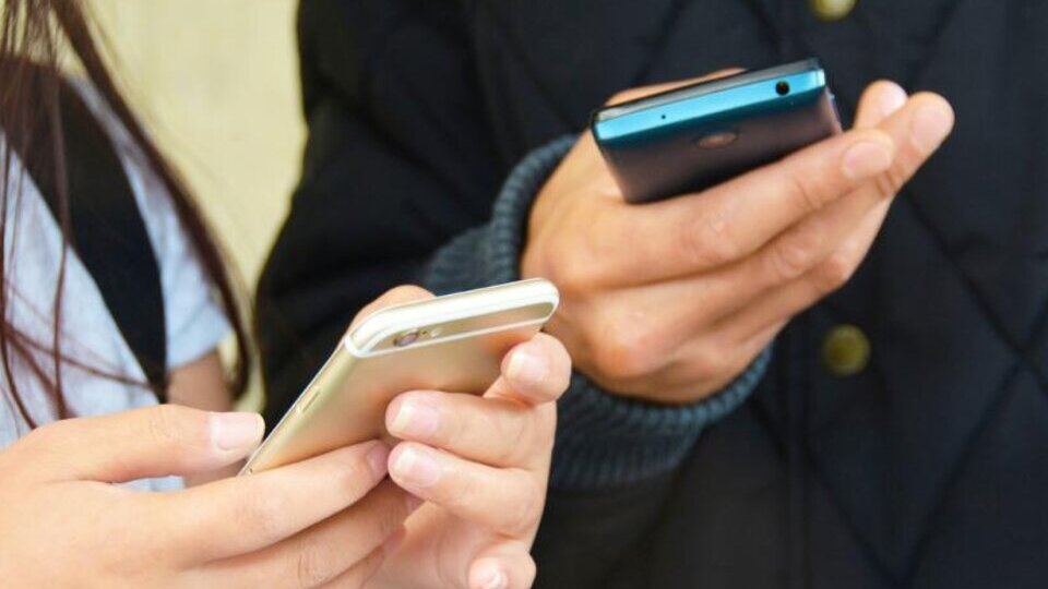 Milei liberó el mercado de telefonía, Internet y TV: las compañías tendrán «libertad de fijar sus tarifas»