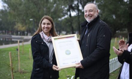 Villa Maria: Accastello y la ministra Flores inauguraron el primer bosque de bolsillo