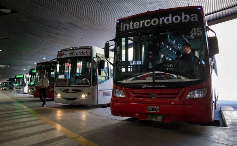Acuerdo en interurbanos: Transporte, Aoita y Fetap garantizan el servicio por 60 días