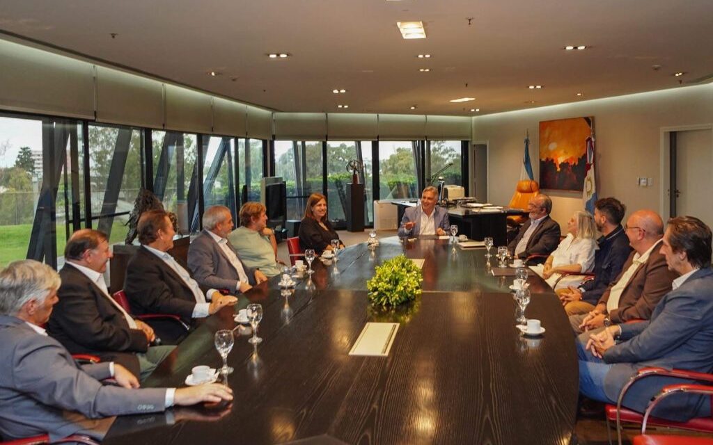 Llaryora recibió a Colegios Profesionales de la construcción de Córdoba