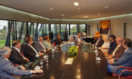 Llaryora recibió a Colegios Profesionales de la construcción de Córdoba