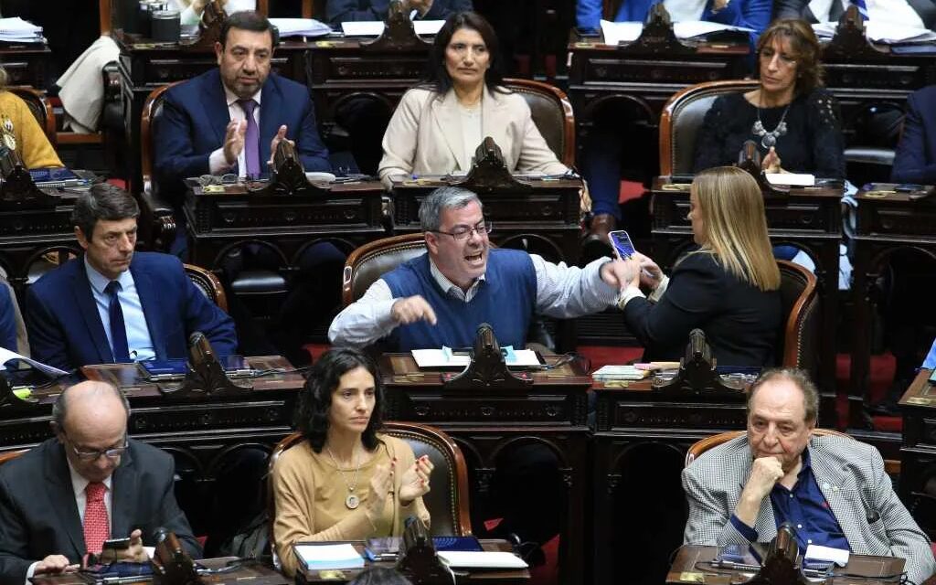 La oposición en Diputados pidió una sesión especial para tratar el DNU el martes