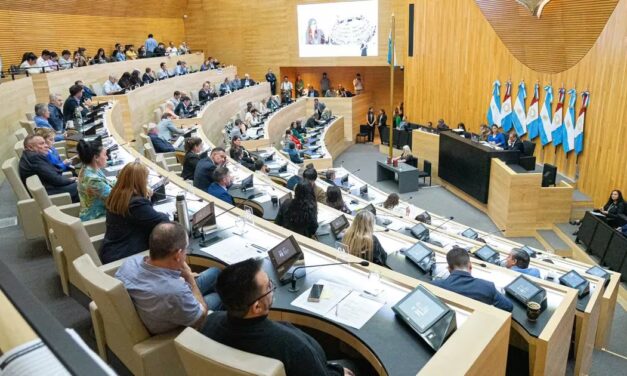 En la Legislatura, el oficialismo rechazó tratar el apartamiento de Gill