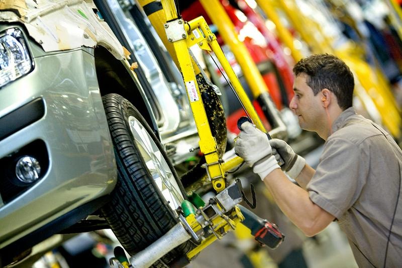 La crisis impacta de lleno en la industria automotriz de Córdoba: despidos, prejubilaciones y suspensiones