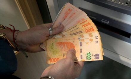 El Salario Mínimo, Vital y Móvil cayó un 34,1% desde que asumió Javier Milei