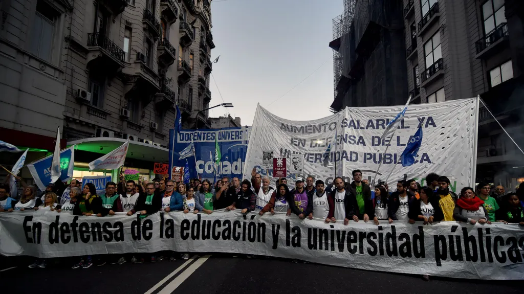 Con un magro aumento, el Gobierno intentó desactivar la marcha universitaria, pero fue ratificada