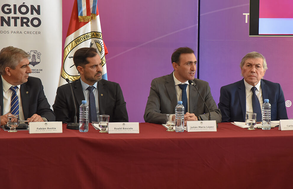 Región Centro: en Rosario, Julián López participó del lanzamiento de la Mesa Permanente del Trabajo, Empleo y Seguridad