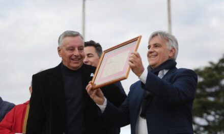 Villa Reducción: Llaryora participó de la procesión del Cristo de la Buena Muerte y anunció obras