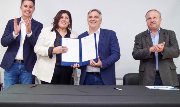 En Elena, Llayora anunció inversiones para obras de infraestructura