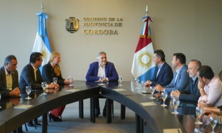 Llaryora recibió a alcaldes y representantes de 25 países de Latinoamérica