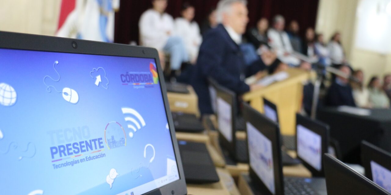 Inició la entrega de 12 mil netbooks para estudiantes de Institutos de Formación Docente