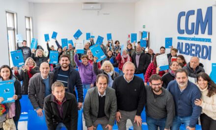 Río Cuarto: Llamosas y De Rivas entregaron más escrituras en el CGM Alberdi