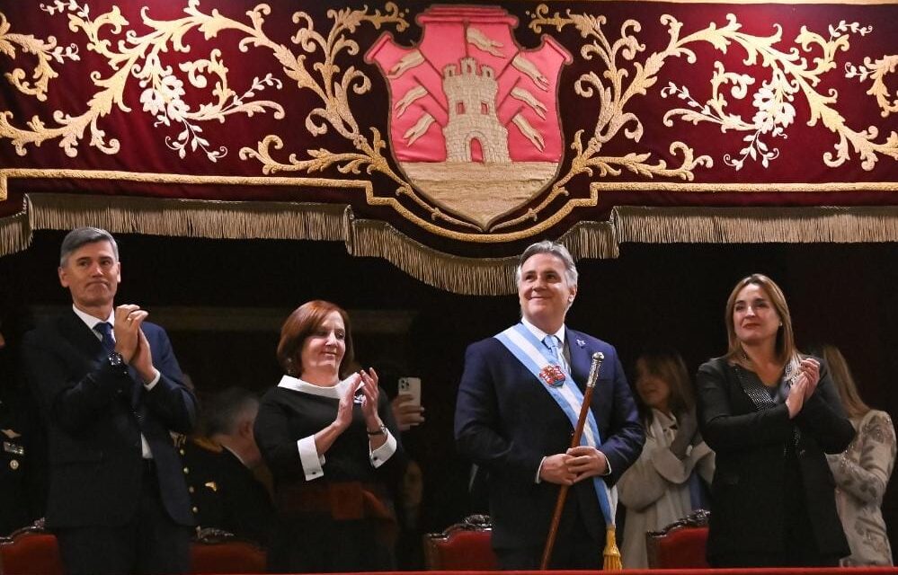 Llaryora y Passerini encabezaron la Velada Patria en el Teatro Libertador