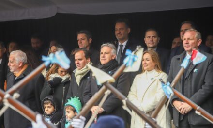 25 de Mayo: Más de 20 mil personas disfrutaron del desfile cívico-militar