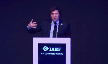 Milei dijo que vetará proyectos opositores y que le importa «tres carajos» los costos políticos