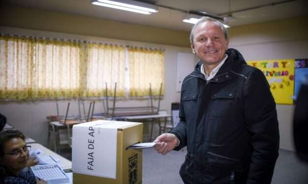 Guillermo de Rivas emitió su voto en la Escuela Duprat