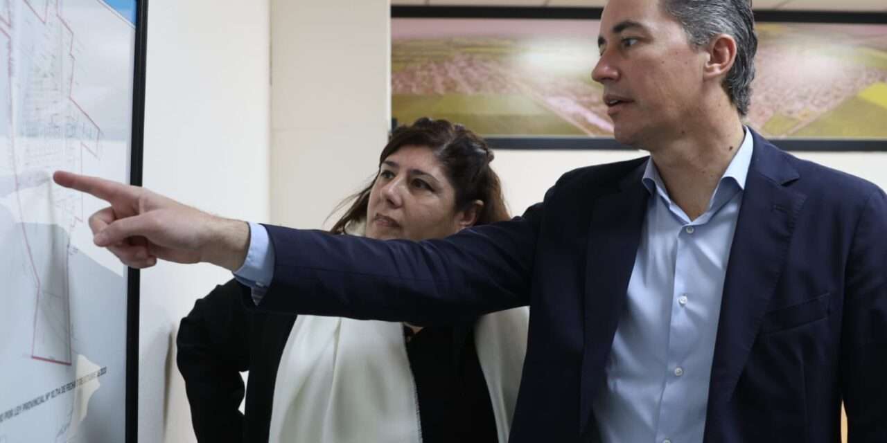 Elena: Calvo entregó $40 millones para la obra de adoquinado