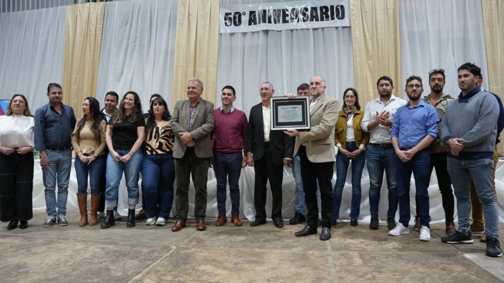 La Provincia acompañó el 50 aniversario de la Asociación de Consorcios Camineros de la Provincia