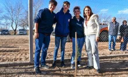 Berrotarán: transforman un histórico basural en un espacio verde con más de 150 árboles autóctonos