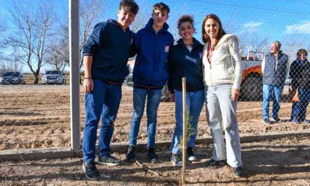 Berrotarán: transforman un histórico basural en un espacio verde con más de 150 árboles autóctonos