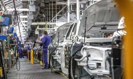 Crisis económica: afectadas por la recesión, automotrices en Córdoba frenan la producción