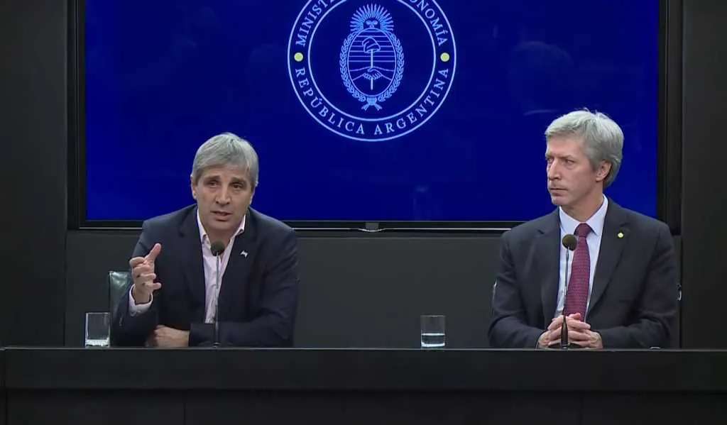 Caputo anunció la «segunda etapa» del plan económico y dijo que «no hay fecha para salir del cepo»