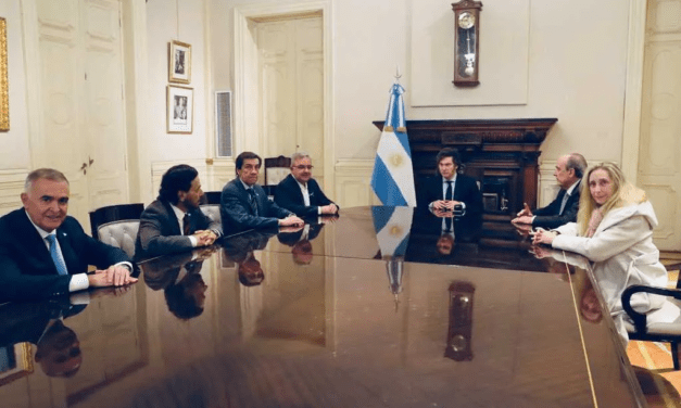 El Presidente recibió en la Casa Rosada a los gobernadores Jaldo, Jalil, Sáenz y Sadir