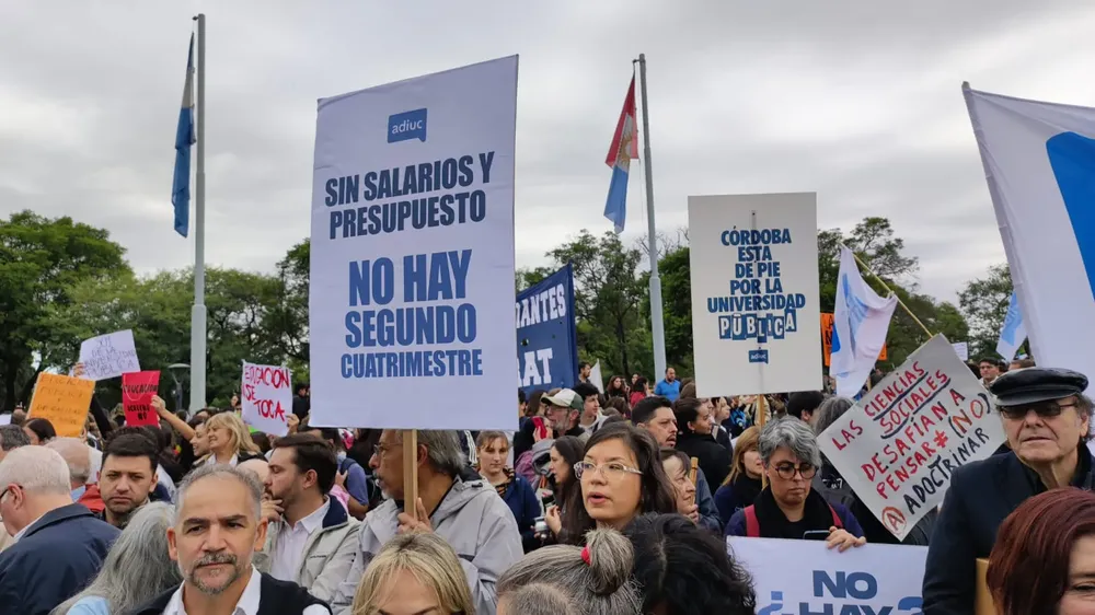 Gremios universitarios paran este martes y miércoles