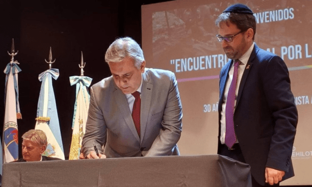 Llaryora: El atentado a la Amia fue contra el pueblo argentino
