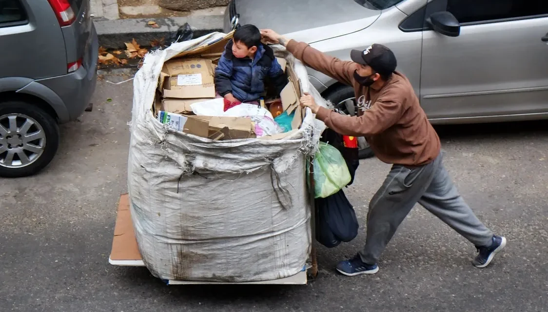 En el primer trimestre la pobreza trepó al 55,5% y la indigencia al 17,5%, según la UCA